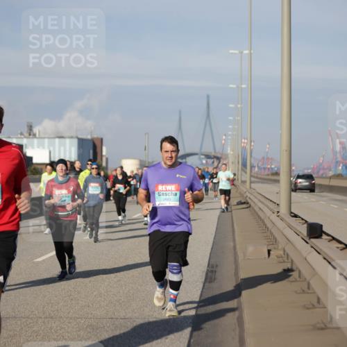 03.10.2025 - Köhlbrandbrückenlauf Jannik Wohlers http://msf.ph/oto/9088068 03.10.2025 10:08:49 Position 3 3483, 2632 meine-sportfotos.de