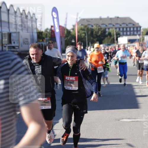 03.10.2025 - Köhlbrandbrückenlauf Jannik Wohlers http://msf.ph/oto/9088070 03.10.2025 13:19:11 Ziel 4143, 4630, 4631, 4632, 4690, 4725, 4727, 4816, 4828, 4876, 4996, 5027, 5853, 5858, 6088, 6117, 6127, 6225, 6226, 6475 meine-sportfotos.de