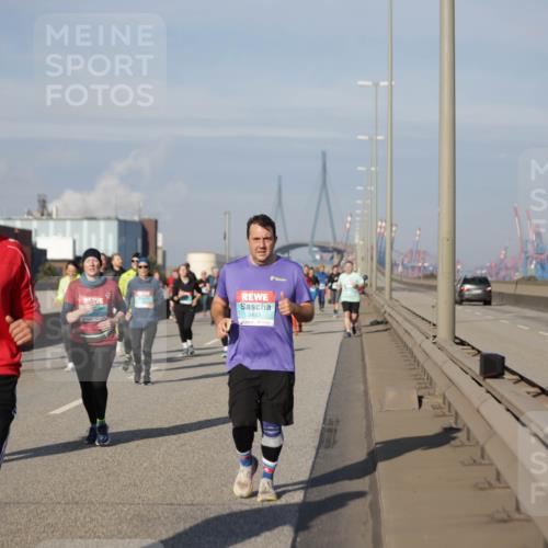 03.10.2025 - Köhlbrandbrückenlauf Jannik Wohlers http://msf.ph/oto/9088072 03.10.2025 10:08:49 Position 3 2632, 3483 meine-sportfotos.de