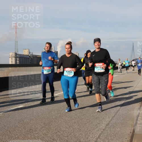 03.10.2025 - Köhlbrandbrückenlauf Lena Gebhardt http://msf.ph/oto/9088073 03.10.2025 10:06:34 Position 2 2112, 2869, 2870 meine-sportfotos.de