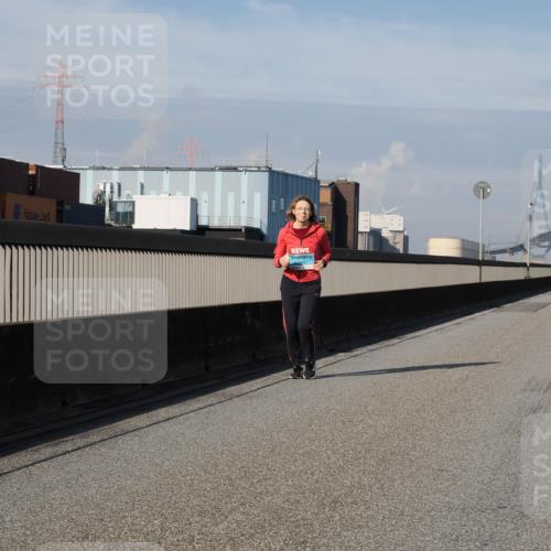 03.10.2025 - Köhlbrandbrückenlauf Fabian Wolf http://msf.ph/oto/9088076 03.10.2025 10:24:03 Position 3  meine-sportfotos.de