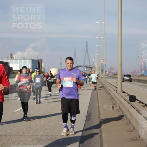 03.10.2025 - Köhlbrandbrückenlauf Jannik Wohlers http://msf.ph/oto/9088079 03.10.2025 10:08:49 Position 3 2632, 3483 meine-sportfotos.de