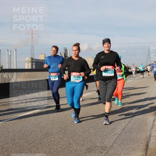 03.10.2025 - Köhlbrandbrückenlauf Lena Gebhardt http://msf.ph/oto/9088081 03.10.2025 10:06:34 Position 2 2869, 2870 meine-sportfotos.de