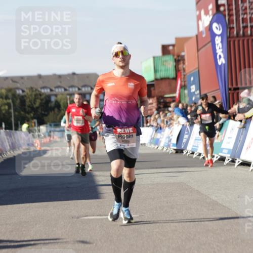 03.10.2025 - Köhlbrandbrückenlauf Jannik Wohlers http://msf.ph/oto/9088084 03.10.2025 12:53:24 Ziel 4029, 4142, 5786, 6241, 6333, 6656, 6804 meine-sportfotos.de