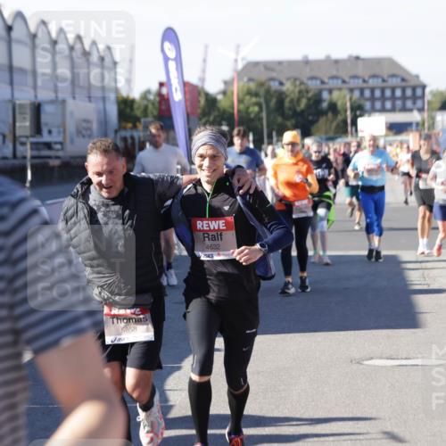 03.10.2025 - Köhlbrandbrückenlauf Jannik Wohlers http://msf.ph/oto/9088090 03.10.2025 13:19:11 Ziel 4143, 4630, 4631, 4632, 4690, 4725, 4727, 4816, 4828, 4876, 4996, 5027, 5853, 5858, 6088, 6117, 6127, 6225, 6226, 6475 meine-sportfotos.de