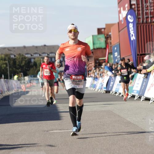 03.10.2025 - Köhlbrandbrückenlauf Jannik Wohlers http://msf.ph/oto/9088098 03.10.2025 12:53:24 Ziel 4029, 4142, 5786, 6241, 6333, 6656, 6804 meine-sportfotos.de