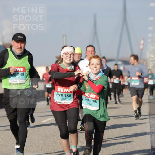 03.10.2025 - Köhlbrandbrückenlauf Jannik Wohlers http://msf.ph/oto/9088099 03.10.2025 09:58:02 Position 3 1674, 3500, 3499 meine-sportfotos.de