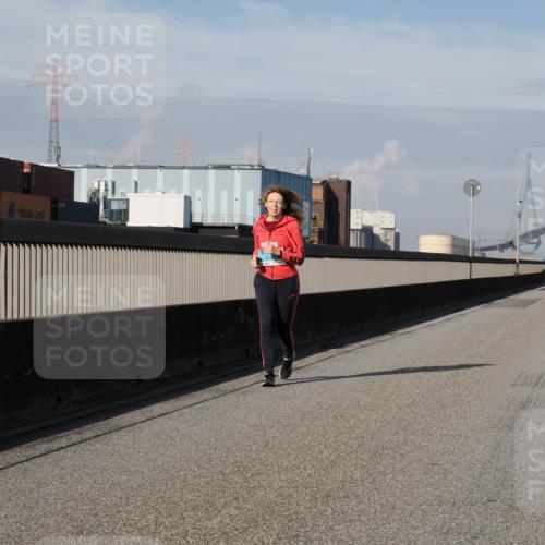 03.10.2025 - Köhlbrandbrückenlauf Fabian Wolf http://msf.ph/oto/9088100 03.10.2025 10:24:04 Position 3  meine-sportfotos.de