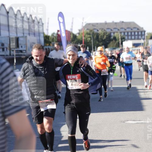 03.10.2025 - Köhlbrandbrückenlauf Jannik Wohlers http://msf.ph/oto/9088116 03.10.2025 13:19:12 Ziel 4143, 4630, 4631, 4632, 4690, 4725, 4727, 4816, 4828, 4876, 4996, 5027, 5853, 5858, 6088, 6117, 6127, 6225, 6226, 6475 meine-sportfotos.de