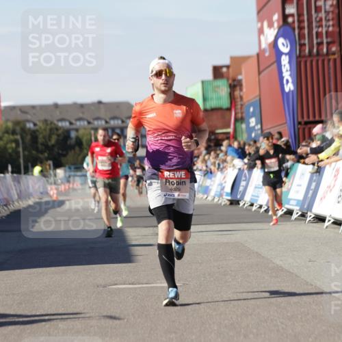 03.10.2025 - Köhlbrandbrückenlauf Jannik Wohlers http://msf.ph/oto/9088123 03.10.2025 12:53:24 Ziel 4029, 4142, 5786, 6241, 6333, 6656, 6804 meine-sportfotos.de