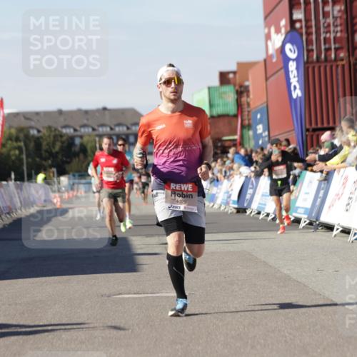 03.10.2025 - Köhlbrandbrückenlauf Jannik Wohlers http://msf.ph/oto/9088134 03.10.2025 12:53:24 Ziel 4029, 4142, 5786, 6241, 6333, 6656, 6804 meine-sportfotos.de