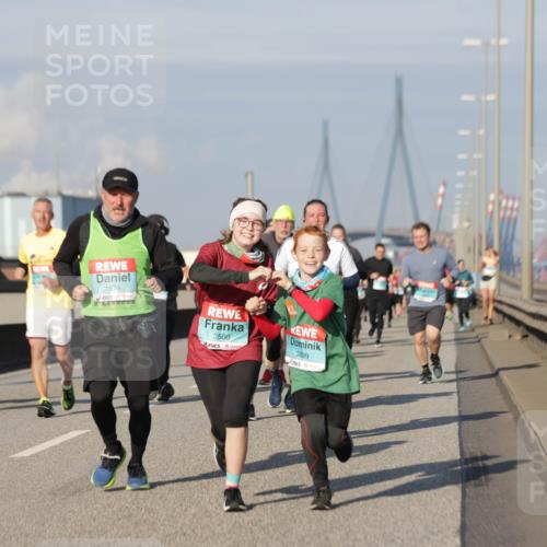 03.10.2025 - Köhlbrandbrückenlauf Jannik Wohlers http://msf.ph/oto/9088137 03.10.2025 09:58:02 Position 3 1674, 3500, 3499 meine-sportfotos.de