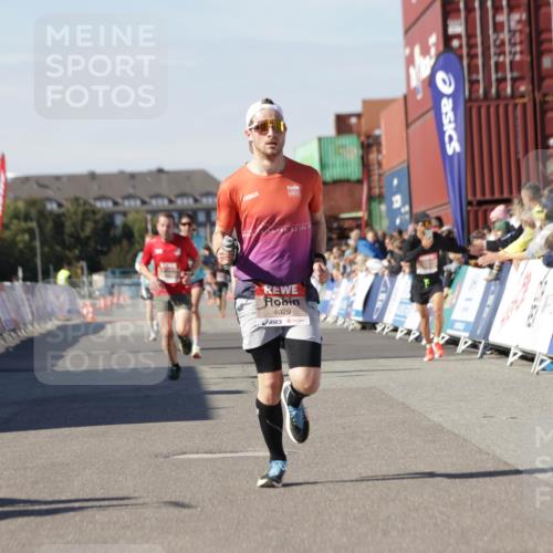 03.10.2025 - Köhlbrandbrückenlauf Jannik Wohlers http://msf.ph/oto/9088146 03.10.2025 12:53:24 Ziel 4029, 4142, 5786, 6241, 6333, 6656, 6804 meine-sportfotos.de