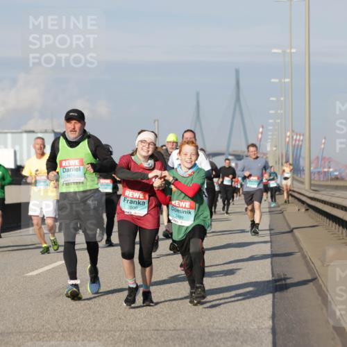 03.10.2025 - Köhlbrandbrückenlauf Jannik Wohlers http://msf.ph/oto/9088148 03.10.2025 09:58:02 Position 3 1674, 3500, 3499 meine-sportfotos.de