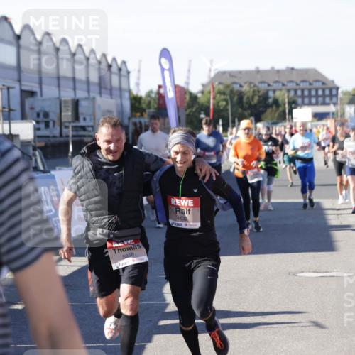 03.10.2025 - Köhlbrandbrückenlauf Jannik Wohlers http://msf.ph/oto/9088149 03.10.2025 13:19:12 Ziel 4143, 4630, 4631, 4632, 4690, 4725, 4727, 4816, 4828, 4876, 4996, 5027, 5853, 5858, 6088, 6117, 6127, 6225, 6226, 6475 meine-sportfotos.de