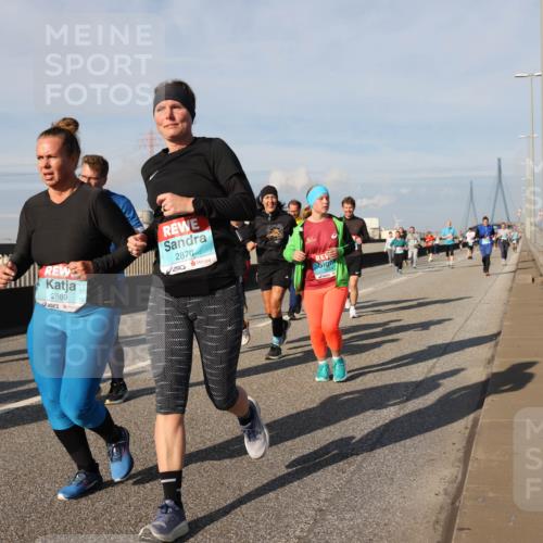 03.10.2025 - Köhlbrandbrückenlauf Lena Gebhardt http://msf.ph/oto/9088151 03.10.2025 10:06:35 Position 2 2869, 2870 meine-sportfotos.de