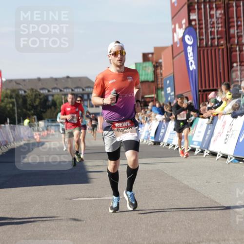 03.10.2025 - Köhlbrandbrückenlauf Jannik Wohlers http://msf.ph/oto/9088155 03.10.2025 12:53:24 Ziel 4029, 4142, 5786, 6241, 6333, 6656, 6804 meine-sportfotos.de