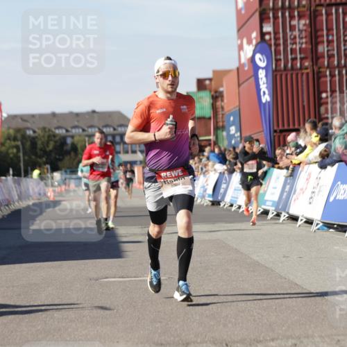 03.10.2025 - Köhlbrandbrückenlauf Jannik Wohlers http://msf.ph/oto/9088166 03.10.2025 12:53:24 Ziel 4029, 4142, 5786, 6241, 6333, 6656, 6804 meine-sportfotos.de