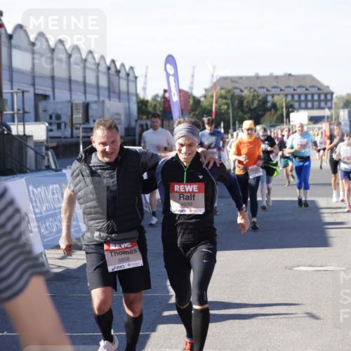 03.10.2025 - Köhlbrandbrückenlauf Jannik Wohlers http://msf.ph/oto/9088173 03.10.2025 13:19:12 Ziel 4143, 4630, 4631, 4632, 4690, 4725, 4727, 4816, 4828, 4876, 4996, 5027, 5853, 5858, 6088, 6117, 6127, 6225, 6226, 6475 meine-sportfotos.de