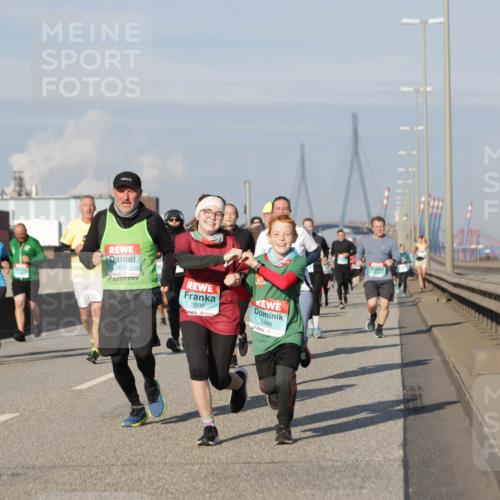 03.10.2025 - Köhlbrandbrückenlauf Jannik Wohlers http://msf.ph/oto/9088176 03.10.2025 09:58:02 Position 3 1674, 3500, 3499 meine-sportfotos.de