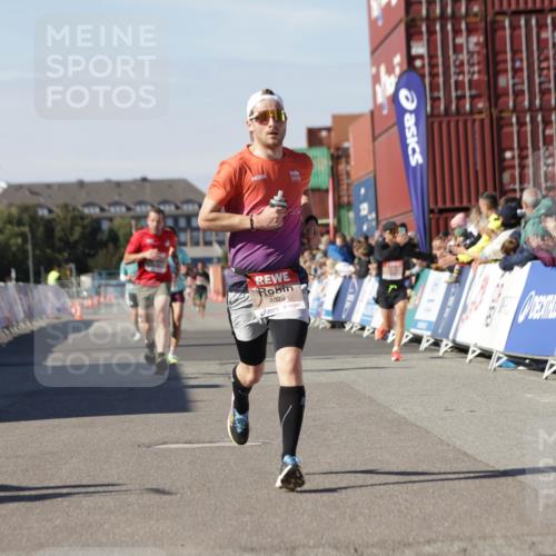03.10.2025 - Köhlbrandbrückenlauf Jannik Wohlers http://msf.ph/oto/9088178 03.10.2025 12:53:24 Ziel 4029, 4142, 5786, 6241, 6333, 6656, 6804 meine-sportfotos.de
