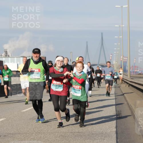 03.10.2025 - Köhlbrandbrückenlauf Jannik Wohlers http://msf.ph/oto/9088181 03.10.2025 09:58:02 Position 3 1674, 3500, 3499 meine-sportfotos.de