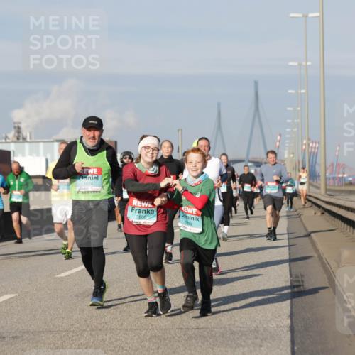 03.10.2025 - Köhlbrandbrückenlauf Jannik Wohlers http://msf.ph/oto/9088194 03.10.2025 09:58:02 Position 3 1674, 3500, 3409 meine-sportfotos.de