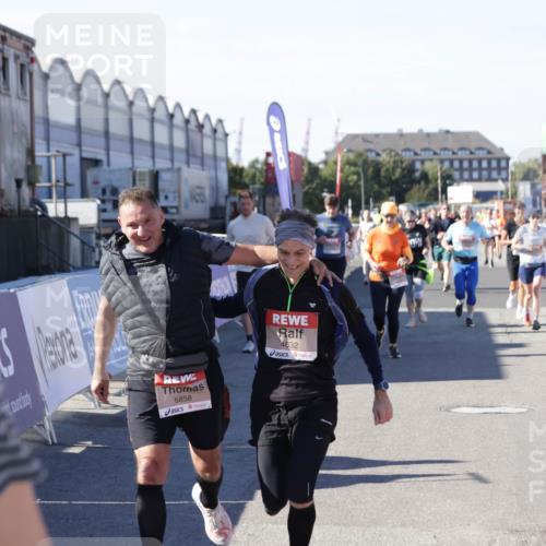 03.10.2025 - Köhlbrandbrückenlauf Jannik Wohlers http://msf.ph/oto/9088195 03.10.2025 13:19:12 Ziel 4143, 4630, 4631, 4632, 4690, 4725, 4727, 4816, 4828, 4876, 4996, 5027, 5853, 5858, 6088, 6117, 6127, 6225, 6226, 6475 meine-sportfotos.de