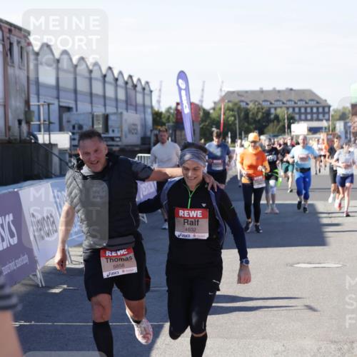 03.10.2025 - Köhlbrandbrückenlauf Jannik Wohlers http://msf.ph/oto/9088208 03.10.2025 13:19:12 Ziel 4143, 4630, 4631, 4632, 4690, 4725, 4727, 4816, 4828, 4876, 4996, 5027, 5853, 5858, 6088, 6117, 6127, 6225, 6226, 6475 meine-sportfotos.de