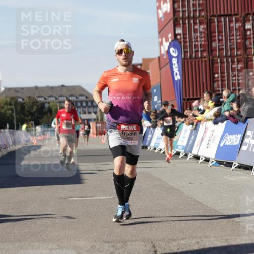 03.10.2025 - Köhlbrandbrückenlauf Jannik Wohlers http://msf.ph/oto/9088215 03.10.2025 12:53:25 Ziel 4029, 4142, 5786, 6241, 6656, 6804 meine-sportfotos.de