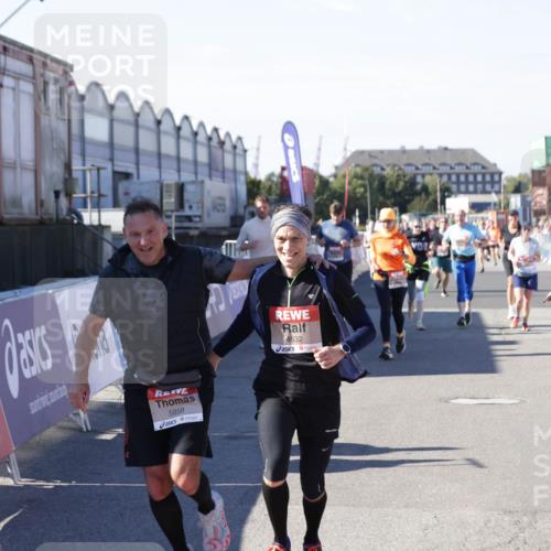 03.10.2025 - Köhlbrandbrückenlauf Jannik Wohlers http://msf.ph/oto/9088225 03.10.2025 13:19:12 Ziel 4143, 4630, 4631, 4632, 4690, 4725, 4727, 4816, 4828, 4876, 4996, 5027, 5853, 5858, 6088, 6117, 6127, 6225, 6226, 6475 meine-sportfotos.de