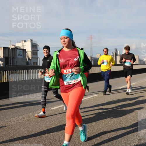 03.10.2025 - Köhlbrandbrückenlauf Lena Gebhardt http://msf.ph/oto/9088233 03.10.2025 10:06:36 Position 2 1935, 3664 meine-sportfotos.de