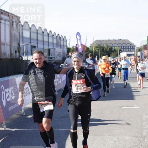03.10.2025 - Köhlbrandbrückenlauf Jannik Wohlers http://msf.ph/oto/9088236 03.10.2025 13:19:12 Ziel 4143, 4630, 4631, 4632, 4690, 4725, 4727, 4816, 4828, 4876, 4996, 5027, 5853, 5858, 6088, 6117, 6127, 6225, 6226, 6475 meine-sportfotos.de