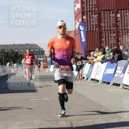 03.10.2025 - Köhlbrandbrückenlauf Jannik Wohlers http://msf.ph/oto/9088242 03.10.2025 12:53:25 Ziel 4029, 4142, 5786, 6241, 6656, 6804 meine-sportfotos.de