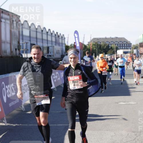 03.10.2025 - Köhlbrandbrückenlauf Jannik Wohlers http://msf.ph/oto/9088249 03.10.2025 13:19:12 Ziel 4143, 4630, 4631, 4632, 4690, 4725, 4727, 4816, 4828, 4876, 4996, 5027, 5853, 5858, 6088, 6117, 6127, 6225, 6226, 6475 meine-sportfotos.de