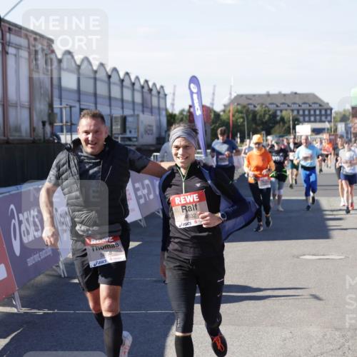 03.10.2025 - Köhlbrandbrückenlauf Jannik Wohlers http://msf.ph/oto/9088259 03.10.2025 13:19:12 Ziel 4143, 4630, 4631, 4632, 4690, 4725, 4727, 4816, 4828, 4876, 4996, 5027, 5853, 5858, 6088, 6117, 6127, 6225, 6226, 6475 meine-sportfotos.de