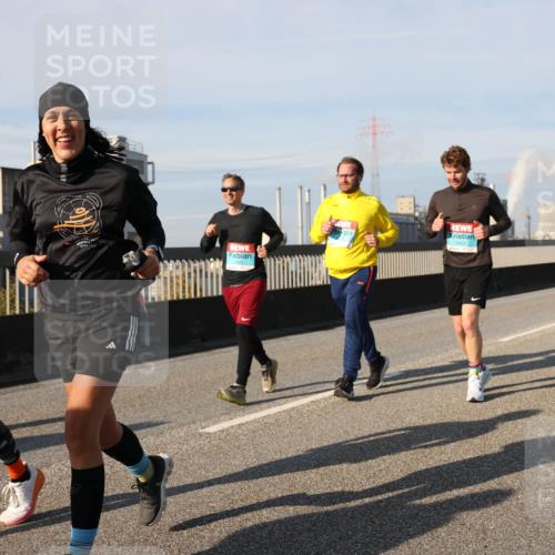 03.10.2025 - Köhlbrandbrückenlauf Lena Gebhardt http://msf.ph/oto/9088261 03.10.2025 10:06:37 Position 2 1935, 3452 meine-sportfotos.de