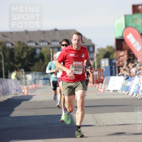 03.10.2025 - Köhlbrandbrückenlauf Jannik Wohlers http://msf.ph/oto/9088266 03.10.2025 12:53:26 Ziel 4029, 4142, 5786, 6241, 6656, 6804 meine-sportfotos.de