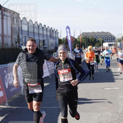 03.10.2025 - Köhlbrandbrückenlauf Jannik Wohlers http://msf.ph/oto/9088273 03.10.2025 13:19:12 Ziel 4143, 4630, 4631, 4632, 4690, 4725, 4727, 4816, 4828, 4876, 4996, 5027, 5853, 5858, 6088, 6117, 6127, 6225, 6226, 6475 meine-sportfotos.de