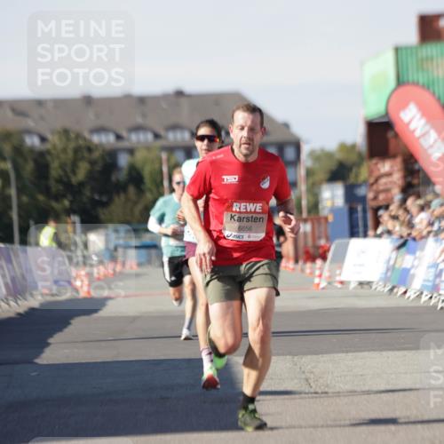 03.10.2025 - Köhlbrandbrückenlauf Jannik Wohlers http://msf.ph/oto/9088275 03.10.2025 12:53:26 Ziel 4029, 4142, 5786, 6241, 6656, 6804 meine-sportfotos.de