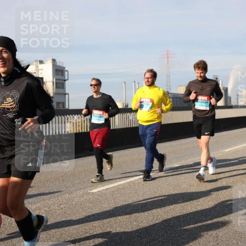 03.10.2025 - Köhlbrandbrückenlauf Lena Gebhardt http://msf.ph/oto/9088277 03.10.2025 10:06:37 Position 2 10, 3452 meine-sportfotos.de