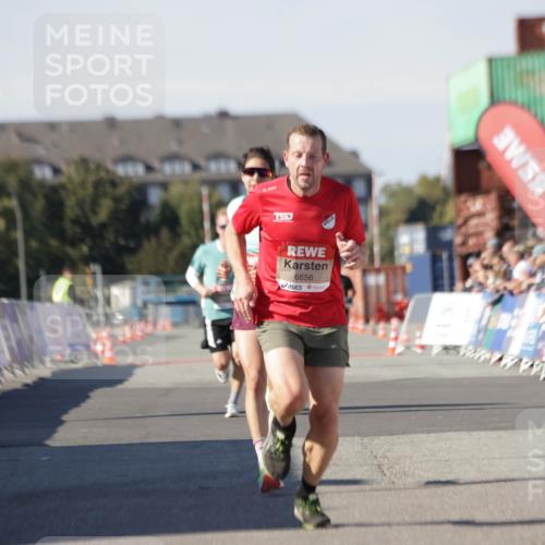 03.10.2025 - Köhlbrandbrückenlauf Jannik Wohlers http://msf.ph/oto/9088287 03.10.2025 12:53:26 Ziel 4029, 4142, 5786, 6241, 6656, 6804 meine-sportfotos.de