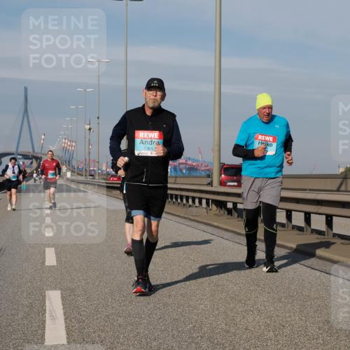 03.10.2025 - Köhlbrandbrückenlauf Fabian Wolf http://msf.ph/oto/9088296 03.10.2025 10:24:07 Position 3 2664 meine-sportfotos.de