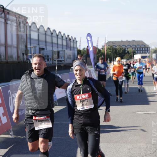 03.10.2025 - Köhlbrandbrückenlauf Jannik Wohlers http://msf.ph/oto/9088298 03.10.2025 13:19:13 Ziel 4143, 4593, 4630, 4631, 4632, 4690, 4725, 4727, 4816, 4828, 4876, 4996, 5027, 5853, 5858, 6088, 6127, 6225, 6226, 6576 meine-sportfotos.de