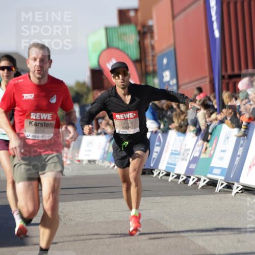 03.10.2025 - Köhlbrandbrückenlauf Jannik Wohlers http://msf.ph/oto/9088299 03.10.2025 12:53:27 Ziel 4029, 4142, 4155, 5786, 6241, 6656, 6804 meine-sportfotos.de