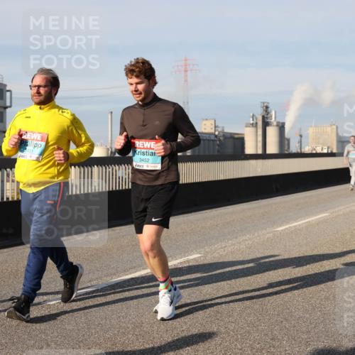 03.10.2025 - Köhlbrandbrückenlauf Lena Gebhardt http://msf.ph/oto/9088301 03.10.2025 10:06:38 Position 2 3429, 451, 3452 meine-sportfotos.de