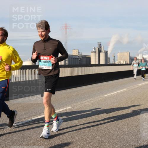 03.10.2025 - Köhlbrandbrückenlauf Lena Gebhardt http://msf.ph/oto/9088308 03.10.2025 10:06:38 Position 2 8451, 3452 meine-sportfotos.de