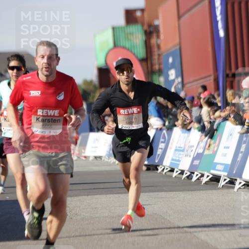 03.10.2025 - Köhlbrandbrückenlauf Jannik Wohlers http://msf.ph/oto/9088310 03.10.2025 12:53:27 Ziel 4029, 4142, 4155, 5786, 6241, 6656, 6804 meine-sportfotos.de