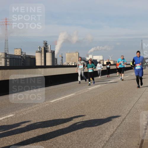 03.10.2025 - Köhlbrandbrückenlauf Lena Gebhardt http://msf.ph/oto/9088323 03.10.2025 10:06:38 Position 2  meine-sportfotos.de