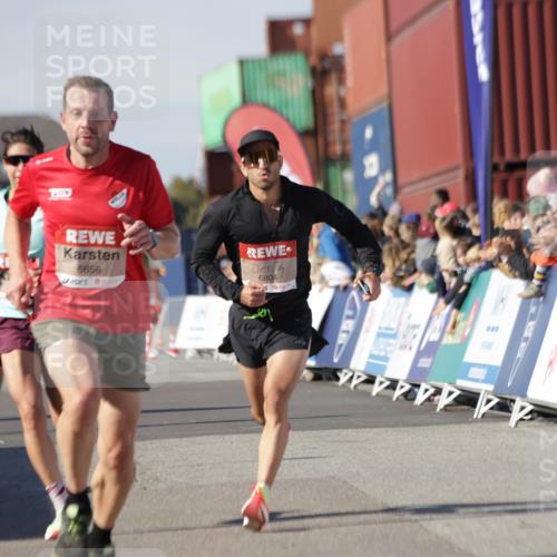 03.10.2025 - Köhlbrandbrückenlauf Jannik Wohlers http://msf.ph/oto/9088324 03.10.2025 12:53:27 Ziel 4029, 4142, 4155, 5786, 6241, 6656, 6804 meine-sportfotos.de